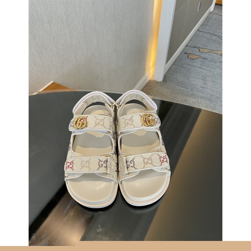 G*u*i sandals